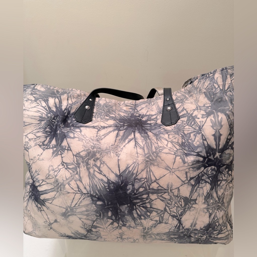 Cynthia Vincent large canvas like material shoulder bag . See photos for color.